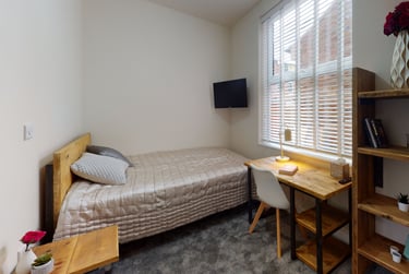 5 bed house, Carlyle Road, City Centre, Birmingham, B169BH - Image 2