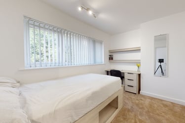 5 bed house, Holt Drive, Shelthorpe, Loughborough, LE113HZ - Image 9