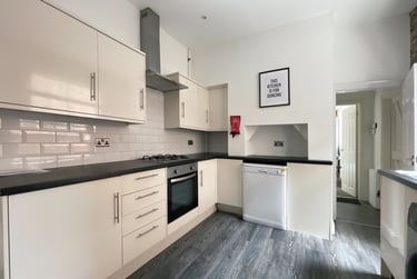 6 bed house, York Road, City Centre, Loughborough, LE113DA - Image 2