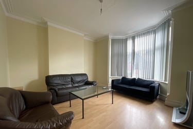 6 bed house, Storer Road, City Centre, Loughborough, LE115EH - Image 2