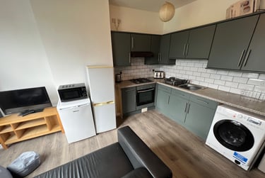 3 bed house, Beechwood Crescent, Burley, Leeds, LS42LL - Image 3