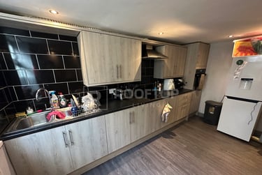 6 bed house, Queens Road, Hyde Park, Leeds, LS61HU - Image 3