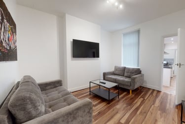 5 bed house, Fearon Street, City Centre, Loughborough, LE115DG - Image 1