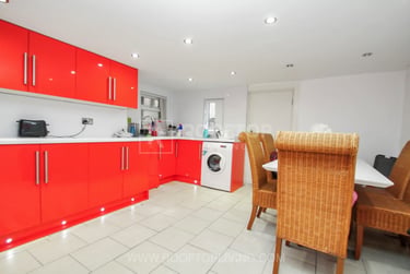 10 bed house, Kirkstall Lane, Headingley, Leeds, LS63DP - Image 2