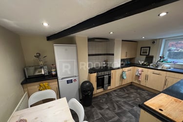 5 bed house, Delph Mount, Rampart Road, Leeds, LS62HS - Image 2