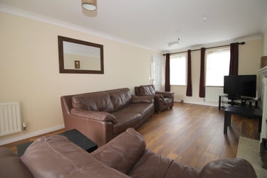 6 bed house, Goldfinch Close, City Centre, Loughborough, LE113HG - Image 2