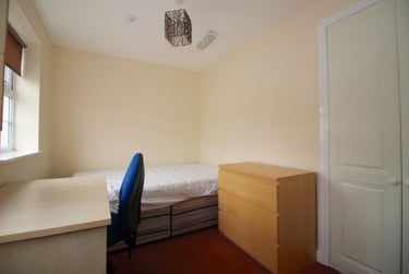 6 bed house, Goldfinch Close, City Centre, Loughborough, LE113HG - Image 8