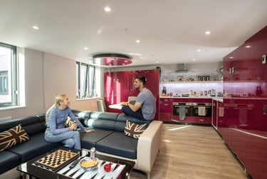 Gold Plus En-suite Serviced Apartment - Image 4