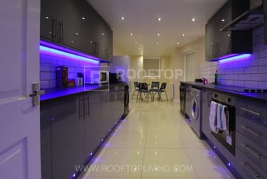 4 bed house, Regent Park Avenue, Rampart Road, Leeds, LS62AU - Image 1