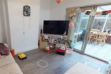4 bed house, Oaklands Avenue, City Centre, Loughborough, LE113JF - Image 1