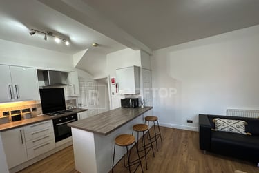 4 bed house, Quarry Street, Rampart Road, Leeds, LS62JU - Image 1
