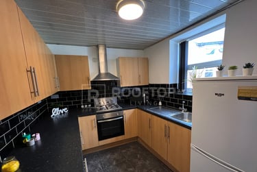 4 bed house, Woodhouse Lane, Woodhouse, Leeds, LS29DX - Image 2