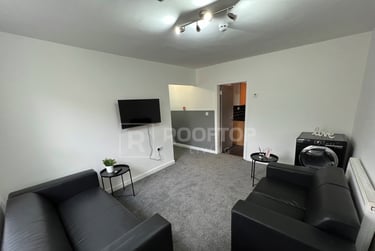 4 bed house, Woodhouse Lane, Woodhouse, Leeds, LS29DX - Image 1