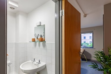 Classic Ensuite - Image 6