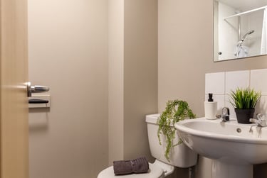 Classic Ensuite at Filbert Village, Linker Road, City Centre, Leicester, LE27FF - Image 5