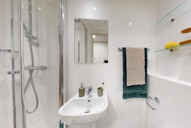 2 Bed Apartment - Image 3