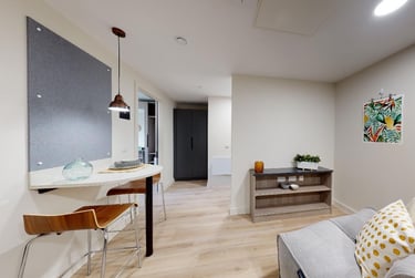 2 Bed Apartment - Image 5