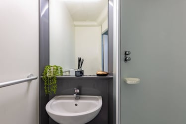 Premium Ensuite at Kendrick Hall, 4 Crown Place, City Centre, Reading, RG15AE - Image 8