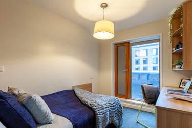 Premium Ensuite at Kendrick Hall, 4 Crown Place, City Centre, Reading, RG15AE - Image 1
