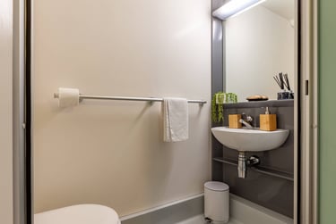 Premium Plus Ensuite at Kendrick Hall, 4 Crown Place, City Centre, Reading, RG15AE - Image 6