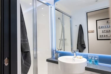 Bronze En Suite at Steelworks, 29 Rockingham Street, City Centre, Sheffield, S14WB - Image 2