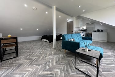 1 bed house, Queens Road, Hyde Park, Leeds, LS61HU - Image 1