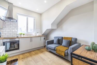2 bed house, Winstanley Terrace, Hyde Park, Leeds, LS61DS - Image 1