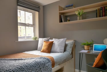 Classic 3 Bed Apartment at Emily Davies, Western Esplanade, Portswood, Southampton, SO152PU - Image 2