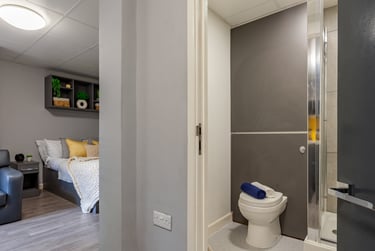 Luxury Studio at Allen Court, 1 Cromwell Range, Fallowfield, Manchester, M146FQ - Image 9