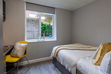 Deluxe Ensuite at Allen Court, 1 Cromwell Range, Fallowfield, Manchester, M146FQ - Image 2