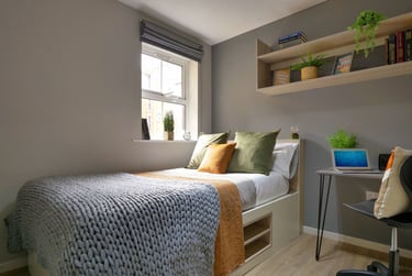 Classic 4 Bed Apartment at Emily Davies, Western Esplanade, Portswood, Southampton, SO152PU - Image 1