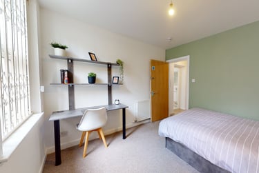 4 bed house, Moorland Avenue, Hyde Park, Leeds, LS61AP - Image 1