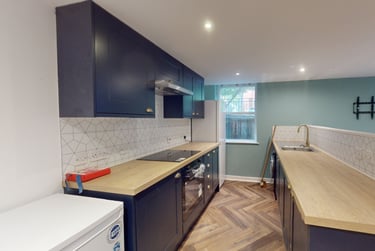 4 bed house, Hyde Terrace, Woodhouse, Leeds, LS29LN - Image 2