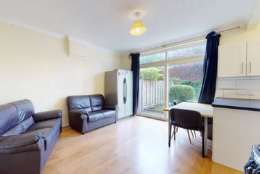 4 bed house, Forest Road, City Centre, Loughborough, LE113HS - Image 1