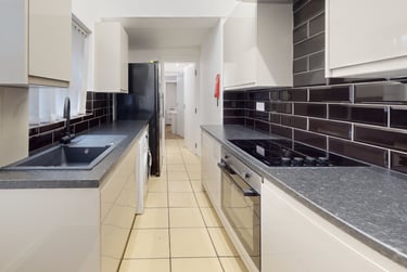 5 bed house, Broad Street, City Centre, Loughborough, LE115AB - Image 5