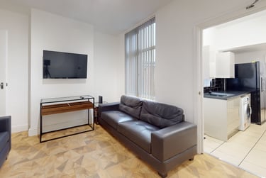 5 bed house, Broad Street, City Centre, Loughborough, LE115AB - Image 1