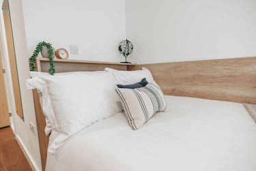 Gold En Suite - Image 3
