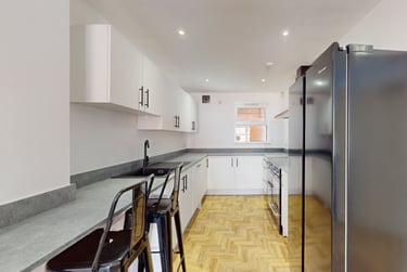 6 bed house, Lenton Boulevard, Lenton, Nottingham, NG72ET - Image 1