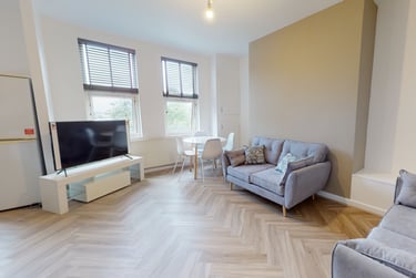 4 bed house, Moorland Avenue, Hyde Park, Leeds, LS61AP - Image 1