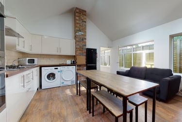 8 bed house, Meadow Lane, City Centre, Loughborough, LE111JY - Image 1
