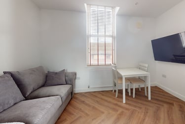 1 bed house, The Grove, Lenton, Nottingham, NG71HA - Image 2