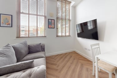 1 bed house, The Grove, Lenton, Nottingham, NG71HA - Image 1