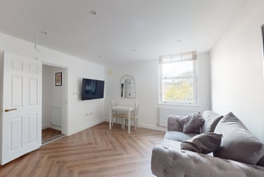 1 bed house, The Grove, Lenton, Nottingham, NG71HA - Image 1