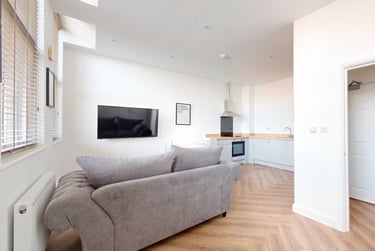 1 bed house, The Grove, Lenton, Nottingham, NG71HA - Image 2