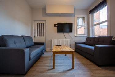 6 bed house, Fearon Street, City Centre, Loughborough, LE115DG - Image 2