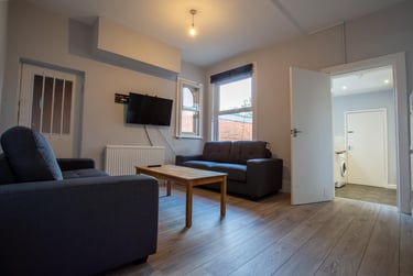 6 bed house, Fearon Street, City Centre, Loughborough, LE115DG - Image 1