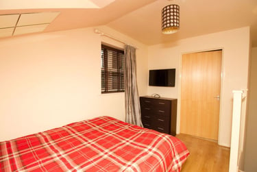 1 bed house, Packe Street, City Centre, Loughborough, LE113EZ - Image 1