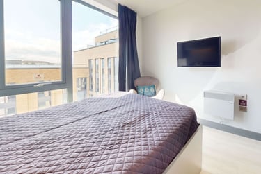 Premium 2 Bed Apartment - Image 2
