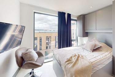 Premium 2 Bed Apartment - Image 1