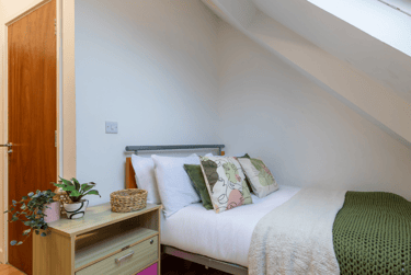 Bronze Ensuite at Castle Gate, 33-44 Castle Gate, City Centre, Nottingham, NG17AT - Image 1